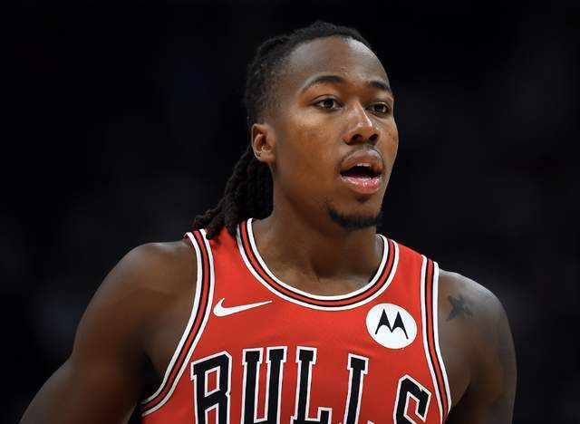 乐鱼体育-一夜11笔交易达成！字母哥留队，快船阵容大变，火箭沦为看客